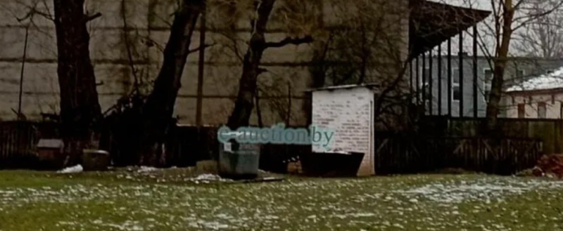 На Витебщине с аукциона продают деревенский туалет