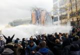 Брюссель в дыму: 30 тысяч протестующих, подожжённые самокаты и отменённые рейсы