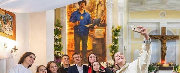 Икона от ИИ: в Беларуси впервые освятили образ «кибер апостола» Карла Акутиса