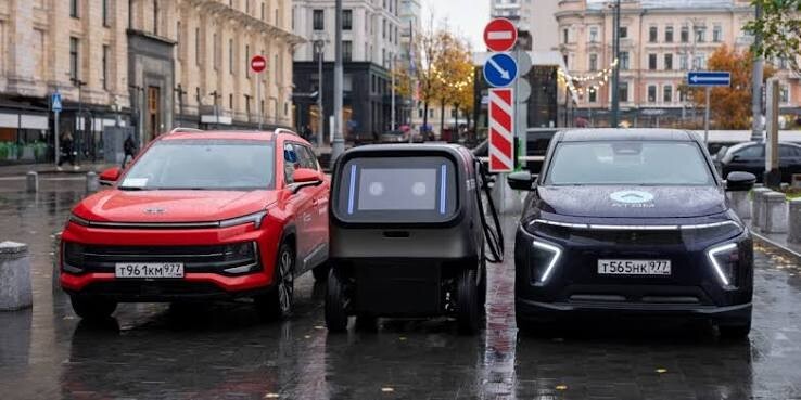 Мобильная зарядка на колёсах: в Москве тестируют робота зарядную станцию для электрокаров