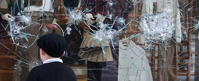 Цена бунта: во Франции могут обязать участников беспорядков платить до 10 000 евро за ущерб.