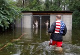 Фотофакт. Как во время урагана в США спасают домашних животных 