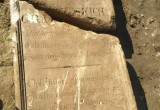 Надгробную плиту и человеческие останки 19 века нашли в Каменецком районе