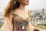 Девушка из Франции шьет шикарные платья, поражающие воображение