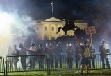 Трамп спрятался в бункере во время протестов в Вашингтоне