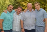 Фотографии Лукашенко без усов появились на его сайте