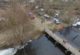 Лед на реке в Пинском районе подорвали из-за угрозы разрушения моста (видео)