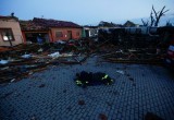 Торнадо в Чехии: пугающие видео