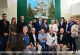 Николай Лукашенко подарил дому-интернату мед, арбузы и скамейки