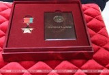 Лукашенко вручил семьям погибших в Барановичах летчиков награды Героев Беларуси