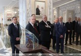 Лукашенко вручил госнаграды заслуженным деятелям Беларуси