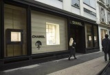 Chanel требует не носить их вещи в России. В ответ блогерши режут сумки