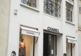Chanel требует не носить их вещи в России. В ответ блогерши режут сумки
