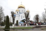 Лукашенко зажег пасхальную свечу и подарил храму в Шклове икону «Господь Вседержитель»