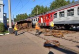 Жесткая авария электрички и грузовика в Питере попала на видео